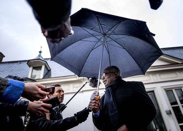 Bilder des Jahres 2022, News 12 Dezember News Bilder des Tages THE HAGUE - Johan Roozer (Suriname National ComitÅ½ Commemoration of Slavery) after a conversation at the Catshuis about the cabinet s apologies for the Dutch slavery past. Several organizations have expressed concern about the plan to have eight members of government apologize on December 19. ANP REMKO DE WAAL netherlands out - belgium out *** THE HAGUE Johan Roozer Suriname National ComitÅ½ Commemoration of Slavery after a conversation at the Catshuis about the cabinet s apologies for the Dutch slavery past Several organizations have expressed concern about the plan to have eight members of government apologize on December 19 ANP REMKO DE WAAL netherlands out belgium out  Copyright: xx x459094996x originalFilename: 459094996.jpg
