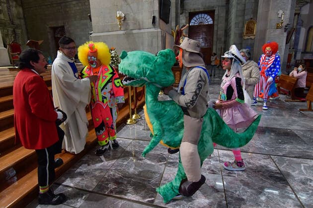 December 08 in Toluca, Mexico : As part of the celebrations of the national day of the clown on December 10, Toluca clowns came to the Cathedral of San Jose to hear mass and then with dances and performance walked through the main streets of downtown. on December 08 in Toluca, Mo xico. Toluca Mexico - ZUMAe321 20221208_zia_e321_113 Copyright: xArturoxHernandezx