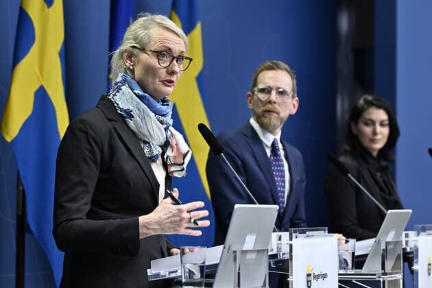 STOCKHOLM 20221209 Public Health Agency Director General Karin Tegmark Wisell, Social Affairs Minister Jakob Forssmed Kd and the National Board of Health and Welfares crisis preparedness manager Taha Alexandersson during a press conference on the situation regarding covid 19 Stockholm Sweden x10030x,  Copyright: xJonasxEkströmer TTx PRESSTRÄFF OM COVIDLÄGET