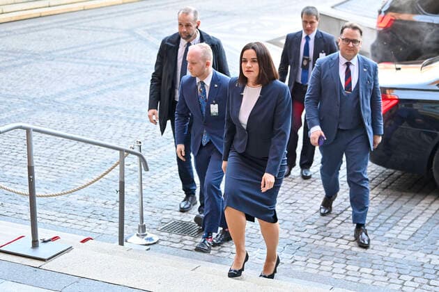 Oslo 20221210 Opposition leader Svetlana Tikhanovskaja from Belarus arrives at the awarding of the Nobel Peace Prize for 2022 in an Oslo townhouse on Saturday Oslo Norway xx,  Copyright: xAnnikaxByrdex 9pOe60CCFLI