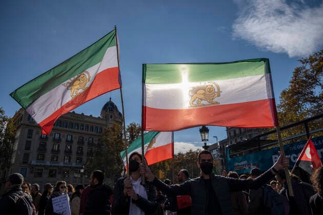 December 10, 2022, Barcelona, Catalonia, Spain: Protesters hold Flags of Iran during the demonstration. Coinciding with Human Rights Day, hundreds of demonstrators have demonstrated in the center of Barcelona to protest against the repression of the Iranian regime and against the death sentences of those detained during the demonstrations. Barcelona Spain - ZUMAs197 20221210_zaa_s197_127 Copyright: xPacoxFreirex