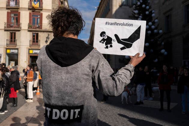 December 10, 2022, Barcelona, Catalonia, Spain: A protester holds a placard during the demonstration. Coinciding with Human Rights Day, hundreds of demonstrators have demonstrated in the center of Barcelona to protest against the repression of the Iranian regime and against the death sentences of those detained during the demonstrations. Barcelona Spain - ZUMAs197 20221210_zaa_s197_154 Copyright: xPacoxFreirex