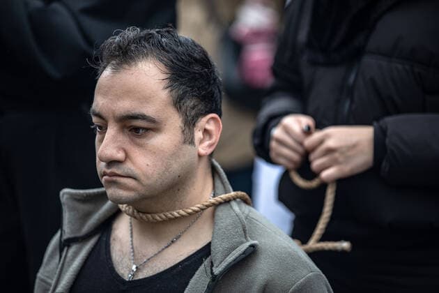 December 10, 2022, Istanbul, Turkey: A demonstrator standing behind a protester with a rope around his neck performed an execution scene during the demonstration. Mahsa Amini s death has sparked weeks of violent protests across Iran and other countries. Mahsa fell into a coma and died after being arrested in Tehran by the morality police for allegedly violating the country s hijab rules. In the trials regarding the protests, 11 people have been sentenced to death so far. Istanbul Turkey - ZUMAs197 20221210_zaa_s197_163 Copyright: xOnurxDogmanx