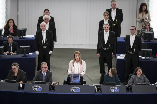Straßburg, Sitzung des Europäischen Parlaments  European Parliament President Roberta Metsola delivers a speech at the opening session of the European NEWS: Plenary session sur l affaire de corruption impliquant sa vice-prÃ sidente Eva Kaili, qui a Ã tÃ arrÃªtÃ e par la police belge apres avoir Ã tÃ retrouvÃ e avec plus de 600 000 ÂÄ en liquide Ã son domicile. Strasbourg 12-12-2022 ElyxandroCegarra Panoramic 
