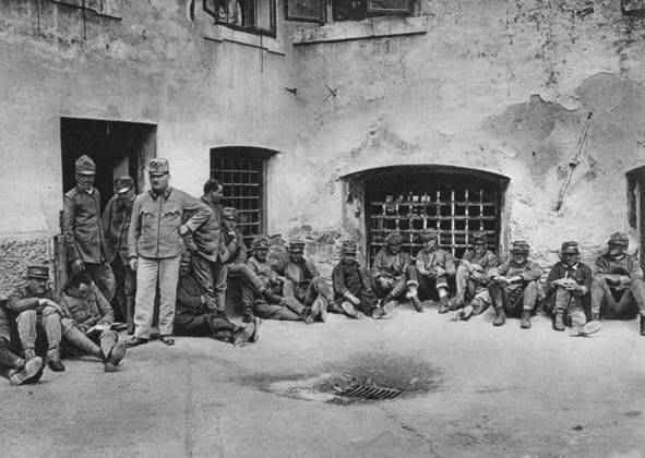 RECORD DATE NOT STATED Italian prisoners in Ljubljana (Laibach) Castle, World War I, 1915. Artist: Unknown Copyright:xArtxMedia HeritagexImagesx IMAGO ,1276205 ! ACHTUNG: AUFNAHMEDATUM GESCHÄTZT!  Copyright:ArtxMedia HeritagexImagesx IMAGO