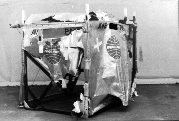 February 1989, Scotland: Investigators pieced together fragments from the Borders town of Lockerbie, where Pan Am flight 103, a 747 Jumbo jet, crashed after a bomb exploded on board in December 1988. Picture shows the baggage container where the bomb was hidden. Edinburgh United Kingdom  - ZUMAts3_ 19890217_zaf_ts3_006 Copyright: xJackxCrombiex