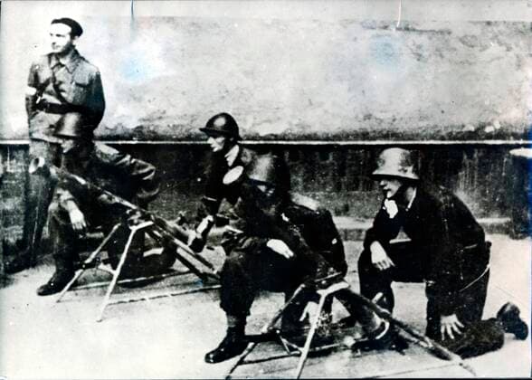RECORD DATE NOT STATED The Polish resistance Home Army, Warsaw Uprising, August 1944. Artist: Unknown Copyright:xKeystonexArchives HeritagexImagesx IMAGO ,2612329 ! ACHTUNG: AUFNAHMEDATUM GESCHÄTZT!  Copyright:KeystonexArchives HeritagexImagesx IMAGO