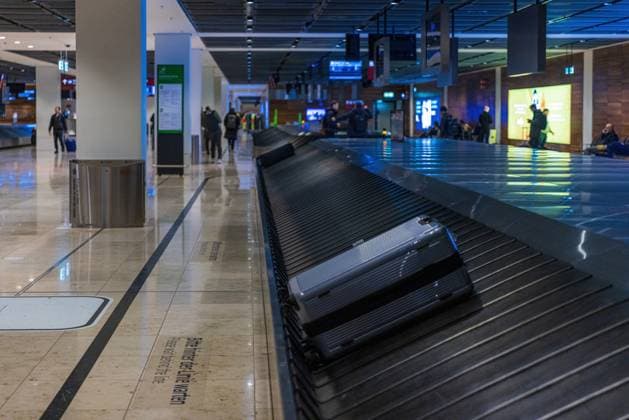 BERLIN, GERMANY- DECEMBER 12, 2022: Baggage Carousel at Berlin Brandenburg BER Willy Brandt Airport Terminal 1 in Berlin, Germany. Baggage Carousel at Terminal 1 Berlin Airport Berlin Germany *** BERLIN, DEUTSCHLAND 12. DEZEMBER 2022 Gepäckband im Terminal 1 des Flughafens Berlin Brandenburg BER Willy Brandt in Berlin, Deutschland Gepäckband im Terminal 1 des Flughafens Berlin Berlin Deutschland Copyright: xx