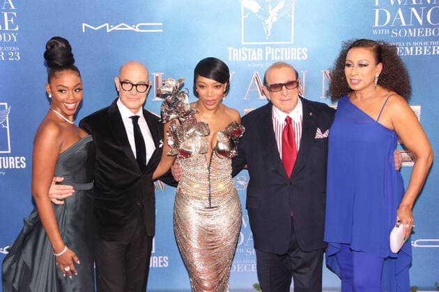 Bilder des Jahres 2022, Entertainment 12 Dezember Entertainment Themen der Woche KW50 Entertainment Bilder des Tages NEW YORK, NY- DECEMBER 13: Nafessa Williams, Stanley Tucci, Naomi Ackie, Clive Davis and Tamara Tunie at the New York City world premiere of Tristar s Whitney Houston: I Wanna Dance With Somebody at AMC Lincoln Square in New York City on December 13, 2022. Copyright: xErikxNielsenx