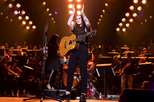 Entertainment Themen der Woche KW50 Entertainment Bilder des Tages Amy Macdonald live bei der Night of the Proms 2022 in der Messehalle. Erfurt, 13.12.2022 *** Amy Macdonald live at the Night of the Proms 2022 at the Messehalle Erfurt, 13 12 2022 Foto:xM.xKremerx xFuturexImage