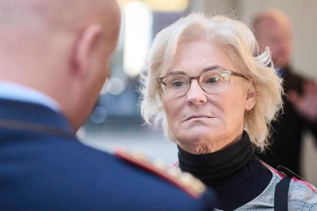 Berlin, Sitzung des Verteidigungsausschuss im Bundestag Christine Lambrecht (Bundesministerin der Verteidigung, SPD) vor Beginn des Verteidigungsausschuss am 14.12.2022 im Paul-Löbe-Haus in Berlin. Berlin Bundestag Berlin Deutschland *** Berlin, meeting of the defense committee in the Bundestag Christine Lambrecht Federal Minister of Defense, SPD before the start of the defense committee on 14 12 2022 at the Paul Löbe House in Berlin Berlin Bundestag Berlin Germany