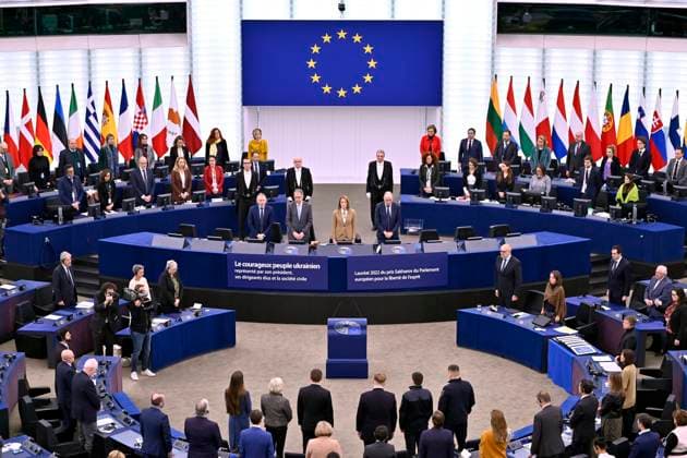 Politikerin Roberta Metsola (EVP), Präsidentin des Europäischen Parlaments, hält vor dem versammelten EU-Parlament während der Verleihung des Sacharow-Preises vor Gästen aus der Ukraine eine Laudatio. Das Europaparlament verleiht heute den Sacharow-Preis an das ukrainische Volk. Straßburg, 14.12.2022 Alsace-Champagne-Ardenne-Lorrain Frankreich *** Politician Roberta Metsola EPP , President of the European Parliament, delivers a laudation to the assembled EU Parliament during the award ceremony of the Sakharov Prize to guests from Ukraine The European Parliament today awards the Sakharov Prize to the Ukrainian people Strasbourg, 14 12 2022 Alsace Champagne Ardenne Lorrain France Copyright: xDwixAnoraganingrumx