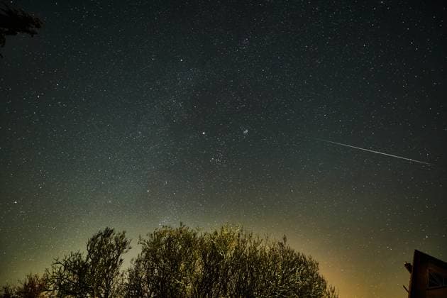 Geminiden - Sternschnuppen im Dezember Geminiden Sternschnupper über Niedersacshen aufgenommen. Ein paar stark leuchtende und viele weiniger starke gesehen, bevor der Mond aufging., Verden (Aller) Niedersachsen Deutschland *** Geminid shooting stars in December Geminid shooting stars over Niedersacshen recorded A few strong shining and many less strong seen before the moon rose , Verden Aller Niedersachsen Germany