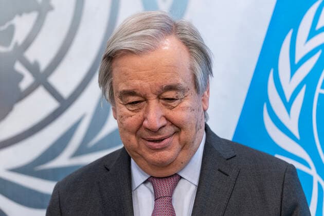 PALCUS Humanitarian Leadership Award to the Secretary-General Antonio Guterres Secretary-General Antonio Guterres received Portuguese American Leadership Council of the United States (PALCUS) Humanitarian Leadership Award presented by PALCUS Chair Katherine Soares at UN Headquarters. Award is a chrystal vase made by famous Portuguese porcelain and glassware company Vista Alegre. New York New York United States Copyright: LevxRadin