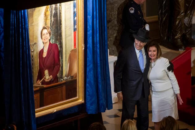 Bilder des Jahres 2022, News 12 Dezember News Themen der Woche KW50 News Bilder des Tages December 14, 2022, Washington, District of Columbia, USA: Speaker of the United States House of Representatives Nancy Pelosi (Democrat of California) is embraced by her husband Paul Pelosi during a ceremony to unveil her official portrait in Statuary Hall at the US Capitol in Washington, DC, Wednesday, December 14, 2022 Washington USA - ZUMAs152 20221214_zaa_s152_145 Copyright: xRodxLamkeyx
