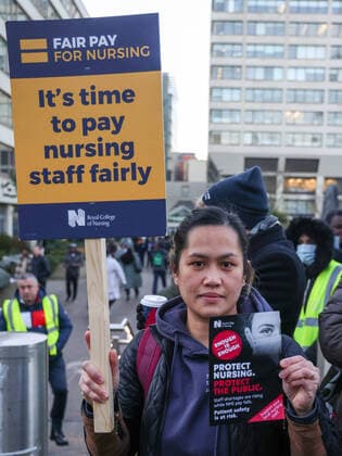News Themen der Woche KW50 . 15 12 2022. London, United Kingdom. Nurses Strike. Nurses strike for the first time in their history. Nurses in England, Wales and Northern Ireland will take part in strikes over pay.  xMartynxWheatleyx xi-Imagesx IIM-24016-0008