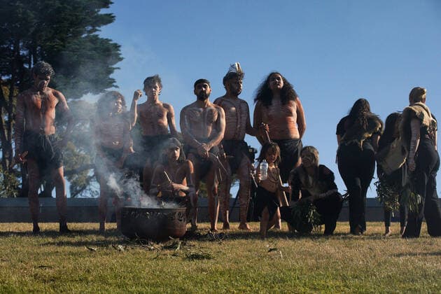 UNCLE ARCHIE ROACH STATE MEMORIAL, A smoking ceremony is performed during the State Memorial Service to celebrate the life and music of Australian singer Uncle Archie Roach at the Sidney Myer Music Bowl in Melbourne, Thursday, December 15, 2022. The 66-year-old Gunditjmara-Bundjalung elder rose to prominence with the release of his debut single Took the Children Away in 1990 and was inducted into the ARIA Hall of Fame in 2020. ( NO ARCHIVING, EDITORIAL USE ONLY, NO USE IN BOOKS WITHOUT CONSENT MELBOURNE VICTORIA AUSTRALIA  Copyright: xLUISxASCUIx 20221215001742775973