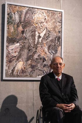 Einweihung des Portraets des Malers Christoph Bouet von Bundestagspraesident a.D. Wolfgang Schaeuble (re. und auf Gemaelde im Hintergrund) in der Galerie der Bundestagspraesidenten im Paul-Loebe-Haus in Berlin. (Siehe epd-Meldung vom 15.12.2022) EDITORIAL USE ONLY