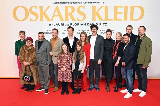Bilder des Jahres 2022, Entertainment 12 Dezember Entertainment Themen der Woche KW50 Nora Boeckler, Inge Maux, Kida Khodr Ramadan, Hannes Heyelmann, Ava Petsch, Florian David Fitz, Lauri, Marie Burchard, Juan Lo Sasso, Xenia Tiling, Judith Erber, Hüseyin Tabak, Daniel Sonnabend und Dan Maag bei der Premiere des Kinofilms Oskars Kleid in der Astor Film Lounge im Arri Kino. München, 15.12.2022 *** Nora Boeckler, Inge Maux, Kida Khodr Ramadan, Hannes Heyelmann, Ava Petsch, Florian David Fitz, Lauri, Marie Burchard, Juan Lo Sasso, Xenia Tiling, Judith Erber, Hüseyin Tabak, Daniel Sonnabend and Dan Maag at the premiere of the feature film Oscars Dress at the Astor Film Lounge in the Arri Kino Munich, 15 12 2022 Foto:xR.xHeinex xFuturexImage
