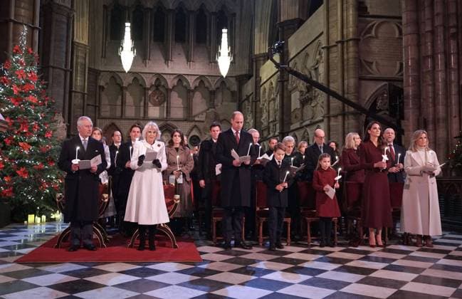 . 15 12 2022. London, United Kingdom. King Charles III, Camilla, the Queen Consort, Prince William, Prince George, Princess Charlotte, Kate Middleton, Princess of Wales and Sophie, Countess of Wessex at the Together at Christmas carol service at Westminster Abbey in London.  xi-Imagesx xPoolx IIM-24015-0084
