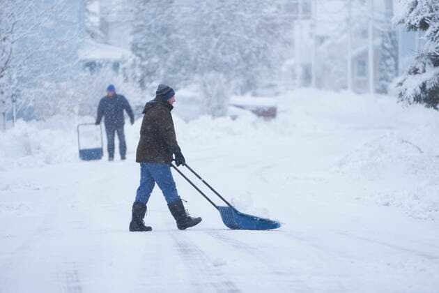 December 16, 2022, Ottawa, ON, CAN: People dig out as a major snowstorm hits eastern Ontario in Carleton Place, Ont., on Friday, Dec.16, 2022. Ottawa CAN  - ZUMAc35_ 20221216_zaf_c35_003 Copyright: xSeanxKilpatrickx