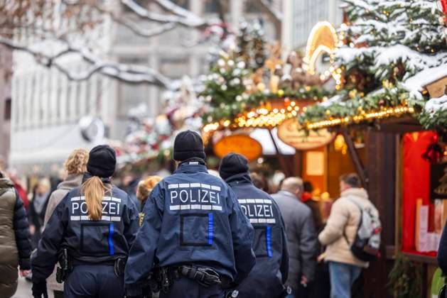 Weihnachtsmarkt Stuttgart. 15.12.2022: DEU, Deutschland, Baden-Württemberg, Stuttgart. *** Christmas Market Stuttgart 15 12 2022 DEU, Germany, Baden Württemberg, Stuttgart