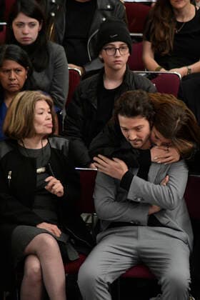 Posthumous Tribute to Set Designer Alejandro Luna December 16, 2022, Mexico City, Mexico: Diego Luna accompanied by his children Fiona Luna and Jeronimo Luna and his his sister Maria Luna during the posthumous tribute of present ashes of his father Alejandro Luna, National Award in Sciences and Arts who died at the age of 83, at Palacio de Bellas Artes. on December 16, 2022 in Mexico City, Mexico. (Photo by Jaime Nogales Eyepix Group) Copyright: xJaimexNogales xEyepixxGroupx JN_16122022_84206