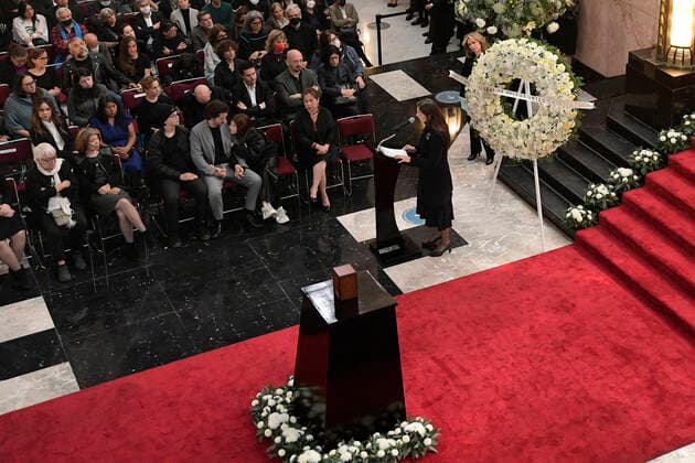 Posthumous Tribute to Set Designer Alejandro Luna December 16, 2022, Mexico City, Mexico: Diego Luna accompanied by his children Fiona Luna and Jeronimo Luna and his his sister Maria Luna during the posthumous tribute of present ashes of his father Alejandro Luna, National Award in Sciences and Arts who died at the age of 83, at Palacio de Bellas Artes. on December 16, 2022 in Mexico City, Mexico. (Photo by Jaime Nogales Eyepix Group) Copyright: xJaimexNogales xEyepixxGroupx JN_16122022_84214