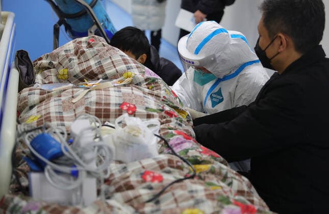 (221217) -- SHENYANG, Dec. 17, 2022 -- A medical worker treats a patient at a fever clinic at Shengjing Hospital of China Medical University in Shenyang, northeast China s Liaoning Province, Dec. 15, 2022. China is continuing its optimization of COVID-19 epidemic prevention and control measures as it shifts the focus of its response strategy from curbing new infections to preventing and treating severe cases. The fever clinic of the hospital is trying its best to ensure the treatment of patients with acute and severe symptoms. ) CHINA-LIAONING-SHENYANG-FEVER CLINIC (CN) YangxQing 