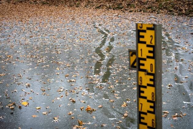 News Themen der Woche KW50 Dinslaken Gefaehrliche Eisflaechen, 17.12.2022 Gefaehrliche Eisflaechen, 17.12.2022 *** Dinslaken Dangerous ice surfaces, 17 12 2022 Dangerous ice surfaces, 17 12 2022 Copyright: xEibnerx xFabianxFriesex EP_FFE