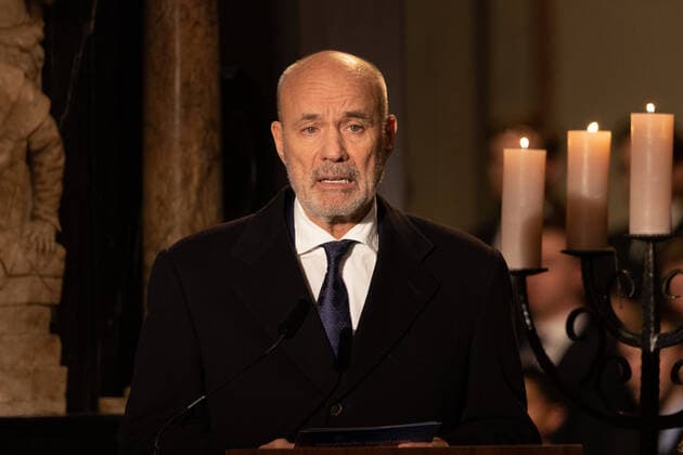 Entertainment Bilder des Tages Rezitator Schauspieler Heiner LAUTERBACH - Adventskonzert der Landesregierung im Bonner Münster. NRW Ministerpräsident Hendrik Wüst und WDR Intendant Tom Buhrow laden gemeinsam in die Münsterbasilika in der Bundesstadt ein. 17.12.2022 Bonn Innenstadt NRW Deutschland