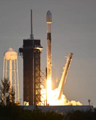 News Themen der Woche KW50 News Bilder des Tages The fifty sixth launch from the Space Coast in 2022 and 201st launch of a SpaceX Falcon rocket the booster lifts off from Complex 39 at 4:32 PM at the Kennedy Space Center, Florida on Saturday, December 17, 2022. SpaceX launched another set of 54 Starlink satellites.  KSP20221217003 JOExMARINO