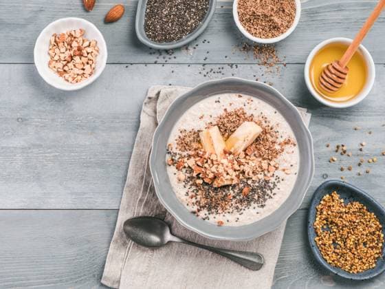 Overnight oats in bowl and ingredients on gray wooden table Overnight oats in bowl and ingredients - banana, LSA, chia seeds, almond, honey and pollen on gray wooden table background. Healthy breakfast oatmeal recipe idea. Top view. Copy space Copyright: xZoonar.com OlgaxSergeevax 15532732