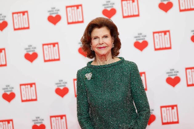 Bilder des Jahres 2022, Entertainment 12 Dezember Entertainment Themen der Woche KW50 Ein Herz fuer Kinder 2022 IM Königin Silvia von Schweden auf dem roten Teppich bei der TV-Spendengala - Ein Herz für Kinder - in Berlin Adlershof. *** A Heart for Children 2022 IM Queen Silvia of Sweden on the red carpet at the TV fundraising gala A Heart for Children in Berlin Adlershof Copyright: xEventpressxGolejewskix