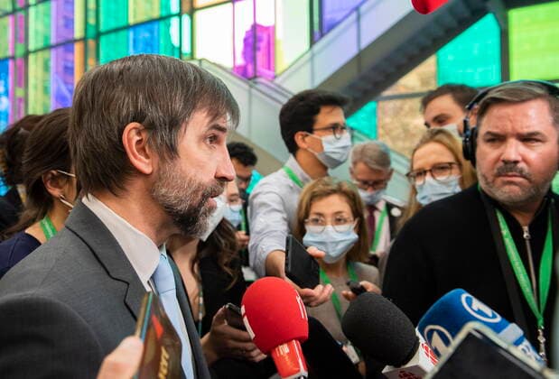 December 18, 2022, Montreal, PQ, Canada: Steven Guilbeault, Minister of Environment and Climate Change of Canada speaks to reporters at the COP15 the UN Biodiversity Conference in Montreal, Sunday, December 18, 2022. Montreal Canada  - ZUMAc35_ 20221218_zaf_c35_016 Copyright: xGrahamxHughesx