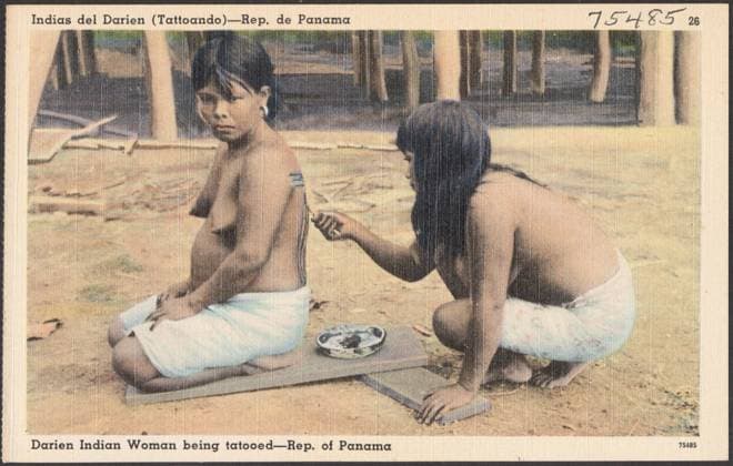 RECORD DATE NOT STATED Indios del Darien (tattoando) - Rep. of Panama - Darien Indian woman being tatooed - Rep. of Panama , Indigenous peoples, Tattoos, Choco Indians, Tichnor Brothers Collection, postcards of the United States Copyright: xpiemagsx digcompie09122022-65661 !ACHTUNG AUFNAHMEDATUM GESCHÄTZT!
