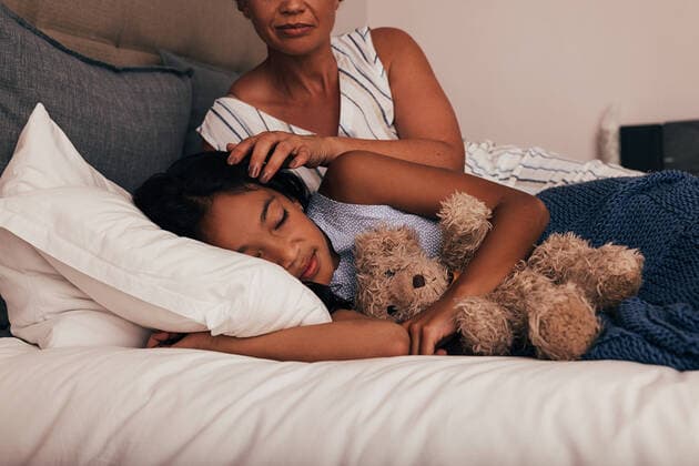 Creative Highlights Symbolbilder Mature woman adjusting the hair of her granddaughter while she sleeping Copyright: xArtemxVarnitsinxArtemxVarnitsinx