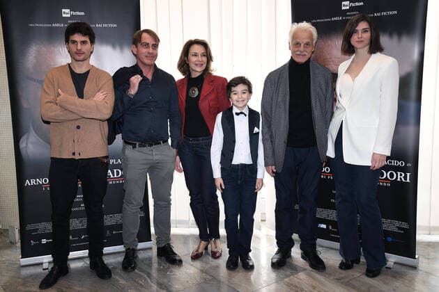 Entertainment Themen der Woche KW51 Entertainment Bilder des Tages Db Milano 19 12 2022 - photocall fiction Tv Rai ˜Arnoldo Mondadori - I libri per cambiare il mondo™ foto Daniele Buffa Image nella foto: cast *** Db Milan 19 12 2022 photocall fiction Tv Rai ˜Arnoldo Mondadori I libri per cambiare il mondo™ photo Daniele Buffa Image in photo cast 