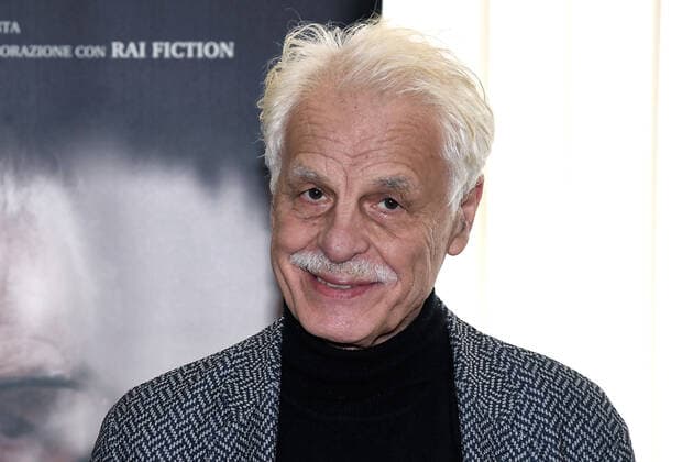 Db Milano 19 12 2022 - photocall fiction Tv Rai ˜Arnoldo Mondadori - I libri per cambiare il mondo™ foto Daniele Buffa Image nella foto: Michele Placido *** Db Milan 19 12 2022 photocall fiction Tv Rai ˜Arnoldo Mondadori I libri per cambiare il mondo™ photo Daniele Buffa Image in photo Michele Placido 