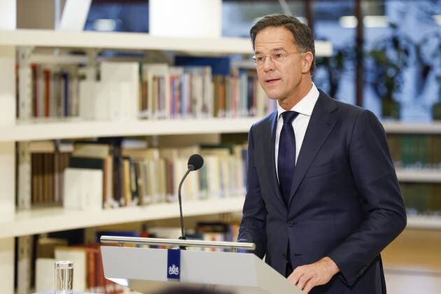Den Haag, Mark Rutte entschuldigt für die Rolle der Niederlande in der Geschichte der Sklaverei THE HAGUE - Prime Minister Mark Rutte gives a speech in which a government response is given to the report Chains of the Past by the Advisory Board Dialogue Group Slavery Past. Rutte gave the speech at the National Archives in The Hague. ANP ROBIN VAN LONKHUIJSEN netherlands out - belgium out