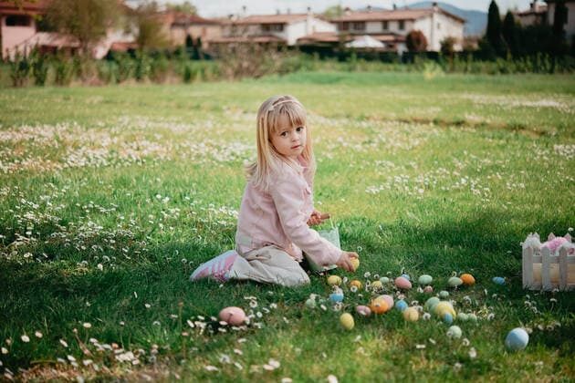 Cute girl sitting in field picking up easter eggs, portrait, Arezzo, Tuscany, Italy, 16.05.2019, Copyright: xSenserinixLucreziax, model released, wearing,kneeling,picking up,celebrating,playing,looking at camera,blond hair,full length,portrait,side view,abundance,childhood,discovery,cute,idyllic,independence,innocence,tranquil,wildflower,basket,easter egg,child,caucasian ethnicity,female,girl,only one girl,one person,italy,tuscany,outdoors,rural,field landscape,spring season,day,casual clothing,jacket,jeans,easter,long hair,lifestyle,leisure,travel,vacation,travel destination,4 to 5 years,only female,easter egg hunt,arezzo,May 2019 Release,Lifting,Playing,Kneeling,Caucasian Ethnicity,Child,Elementary Age,4-5 Years,Female,Girls,Girl,Abund IS09C0J91