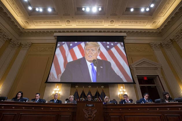 Bilder des Jahres 2022, News 12 Dezember News Themen der Woche KW51 News Bilder des Tages A video of former President Donald Trump is shown as the House Select Committee investigating the Jan. 6 attack on the U.S. Capitol holds its final public hearing to discuss the findings of an 18-month investigation, on Capitol Hill in Washington, DC on Monday, December 19, 2022. Pool photo by Al Drago  WAX20221219751 AlxDrago