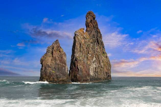 Creative Highlights World Felsen, Felsnadel, Ilheus da Rib, Ribeira da Janela, im Abendlicht, Nordküste, Insel Madeira, Portugal, Europa *** Rock, rock needle, Ilheus as ribs, Ribeira as Janela, at evening light, north coast, Island Madeira, Portugal, Europe Copyright: imageBROKER/IngoxSchulz iblisb08901646.jpg