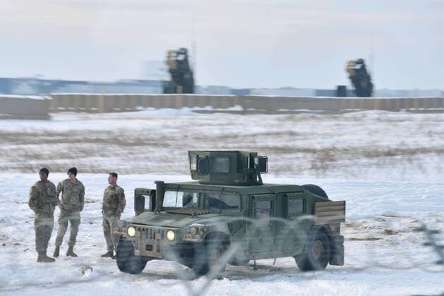 News Themen der Woche KW51 News Bilder des Tages RECORD DATE NOT STATED 20.12.2022 RZESZOW JASIONKA LOTNISKO WOJSKO BAZA WOJSKOWA NATO HUB BRONI MIEDZY POLSKA A UKRAINA OBRONA PRZECIWRAKIETOWA PRZECIWLOTNICZA BATERIE PATRIOT PATRIOTY ARMIA AMERYKANSKA FOT DAMIAN BURZYKOWSKI NEWSPIX.PL 20.12.2022 RZESZOW JASIONKA AIRPORT, ARMY. NATO MILITARY BASE. HUB ARMS BETWEEN POLAND AND UKRAINE. MISSILE DEFENSE, ANTI-Aircraft. PATRIOT BATTERIES - PATRIOTS AMERICAN ARMY. PHOTO DAMIAN BURZYKOWSKI NEWSPIX.PL --- Newspix.pl  DB201222_108