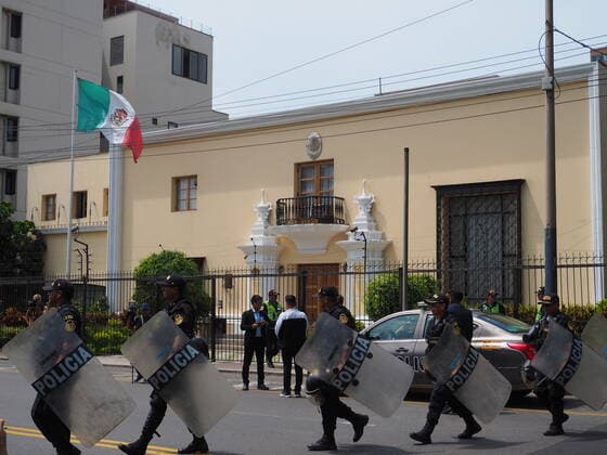 December 20, 2022, Lima, Peru: Police Guards the Mexican Embassy, where Lilia Paredes, wife of former President Pedro Castillo and her two children, would be in asylum. The Government of Mexico has granted Political Asylum to the Family of the Former Peruvian President who attempted to carry out a coup on December 7th amidst serious accusations of corruption towards him and his family. Lima Peru - ZUMAg240 20221220_zip_g240_001 Copyright: xCarlosxGarciaxGranthonx
