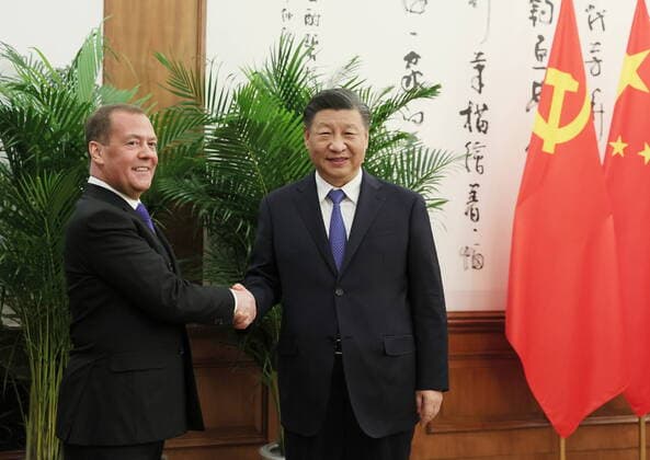News Themen der Woche KW51 News Bilder des Tages CHINA, BEIJING - DECEMBER 21, 2022: Russian Security Council Deputy Chairman Dmitry Medvedev (L) shakes hands with China s President Xi Jinping during a meeting. Yekaterina Shtukina POOL TASS  56526693