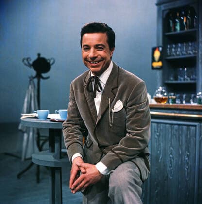 Meine Schwester und ich Meine Schwester und ich, Fernsehfilm nach dem Stück von Louis Verneuil, Aufführung im Bernhard-Theater in Zürch, Regie: Ernst Pichler, Darsteller: Teddy Paris, Zürich Zürich Schweiz , Zürich Zürich Schweiz Copyright: FredxLindinger Nur redaktionelle Nutzung. Editorial usage only. LIN_7601001372 UnitedArchives EDITORIAL USE ONLY