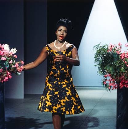 Mein lieber Schwan Mein lieber Schwan, Musikalische Fernsehserie, Deutschland 1965 - 1966, Mitwirkende: Opersängerin Grace Bumbry, Deutschland , Deutschland Copyright: FredxLindinger Nur redaktionelle Nutzung. Editorial usage only. LIN_7601001386 UnitedArchives EDITORIAL USE ONLY