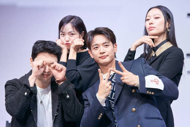 Entertainment Themen der Woche KW51 Netflix series The Fabulous press conference SEOUL, SOUTH KOREA, DEC 21: South Korean actors Lee Sang-woon, Chae Soo-bin, Choi Min-ho, Park Hee-jung during Netflix series The Fabulous press conference at the Josun Palace Hotel in Seoul, South Korea, on December 21, 2022. Seoul the Josun Palace Hotel South Korea 7705_267445 Copyright: xStevexChoxKyewoong PentaxPressx