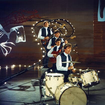Musik für Sie Musik für Sie, Show-Sendereihe, Deutschland 1963 - 1965, Regie: Heinz Liesendahl, Folge vom 24. März 1965, Mitwirkende: britische Merseybeat-Band The Swinging Blue Jeans , Deutschland , Deutschland Copyright: FredxLindinger Nur redaktionelle Nutzung. Editorial usage only. LIN_7601001519 UnitedArchives EDITORIAL USE ONLY
